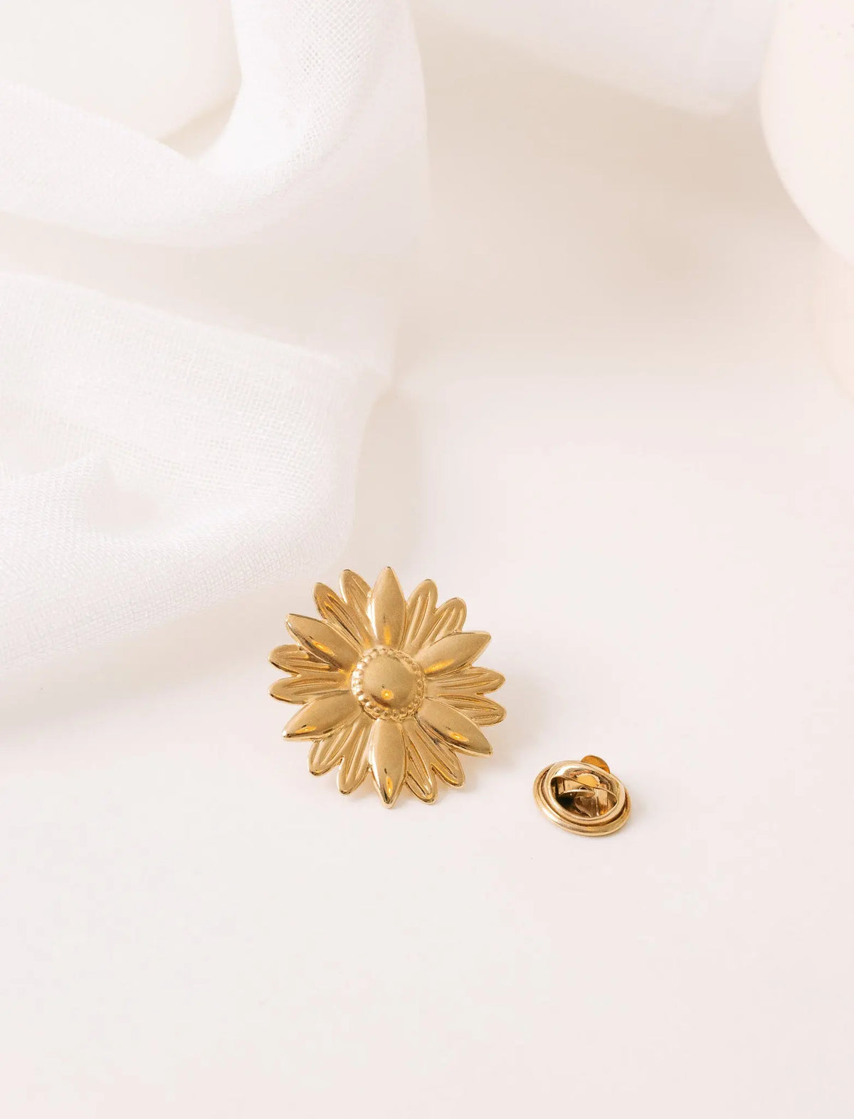Broche Marguerite Un de ces quatre 