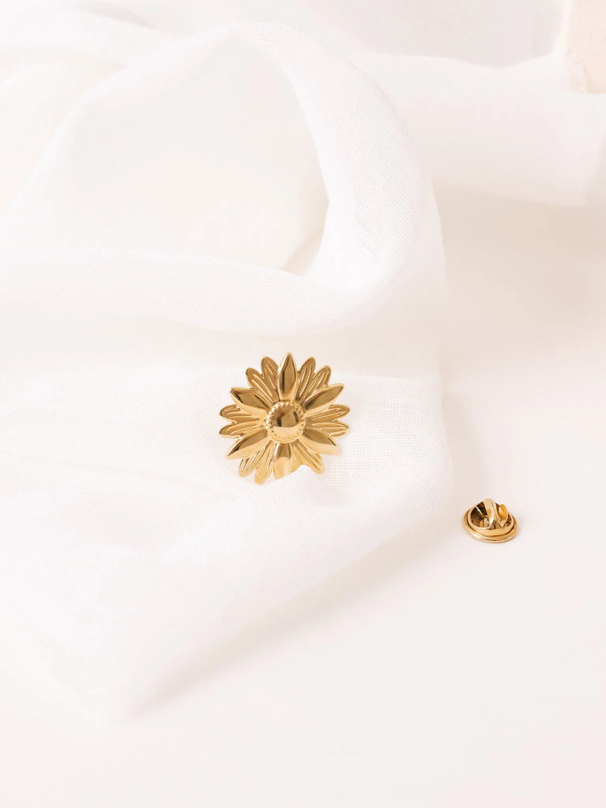 Broche Marguerite Un de ces quatre 